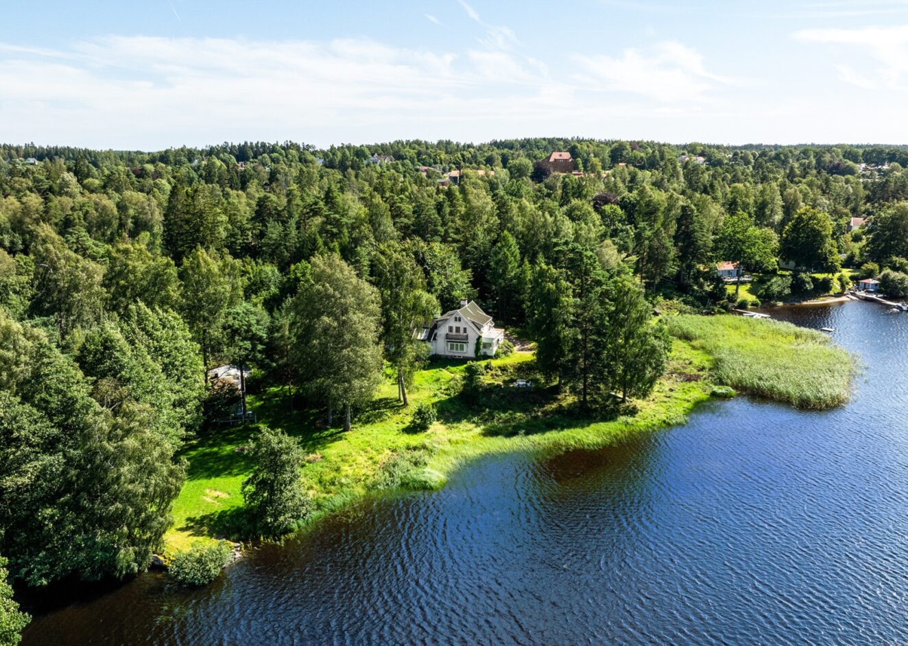 Insynsskyddad sekelskiftesdröm på äkta sjötomt i Hindås utanför Göteborg