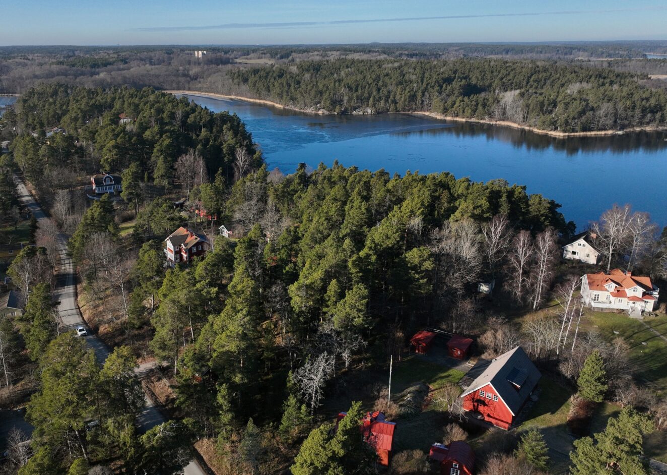 Strandtomt med generös byggrätt på Karlsudd - Vaxholm